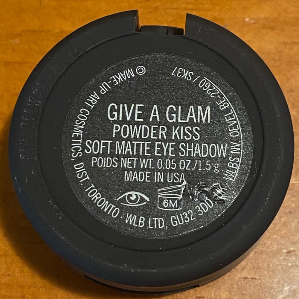 MAC Powder Kiss Soft Matte Eyeshadow Give a Glam - Picture 10 of 16